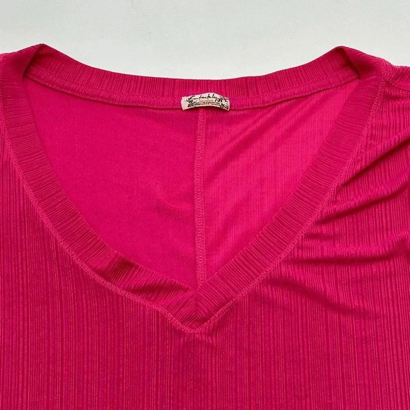 We The Free People Size Small Hot Pink T-Shirt Raw Sleeve Detail Barbie - Picture 7 of 8